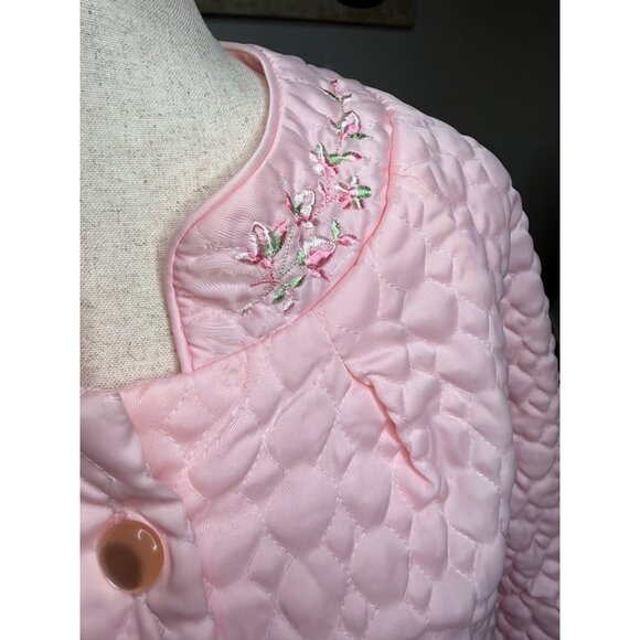Vtg 50s Barbizon Pink Quilted Bed Jacket Floral Embroidery Cottage Grannycore - Picture 13 of 13